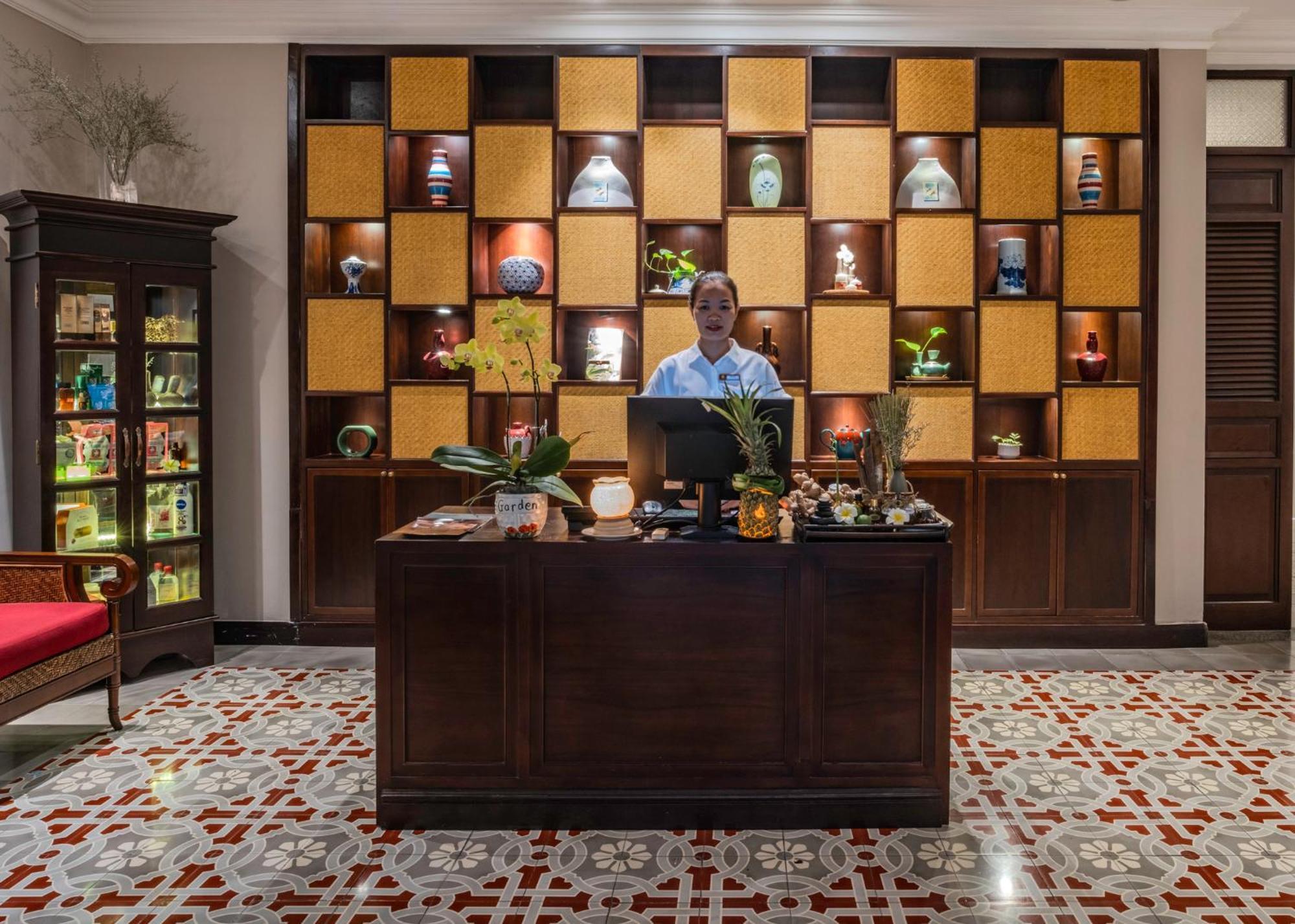 Allegro Hoi An . A Little Luxury Hotel & Spa Zewnętrze zdjęcie Reception desk at the hotel